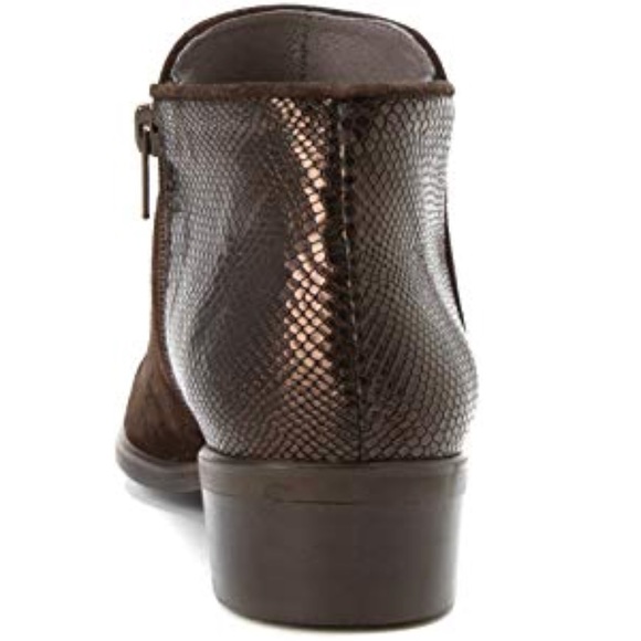 Dual Tone Textured Low Cut Chelsea Ankle Bootie - Picture 5 of 8